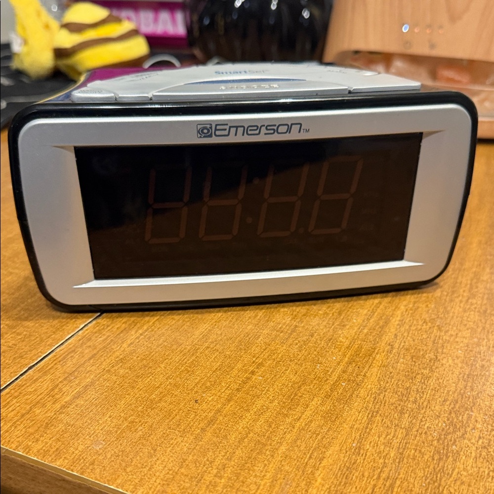Emerson SmartSet Alarm Clock Radio